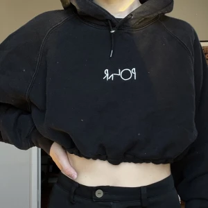 Polar cropped hoodie  - Hoodie från Polar som jag sytt så den blir cropped! 