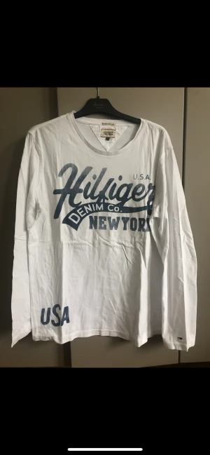Tommy Hilfiger långärmad tröja  - Storlek M/L Fint skick 