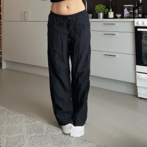 Linnebyxor Gina Tricot  - Säljer dessa lågmidjade linnebyxor från Gina Tricot i storlek Xs, enbart provade (lappen är kvar)💓