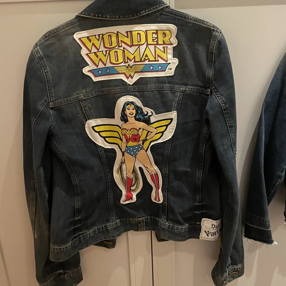 dolce gabbana Wonder woman jeansen jacka i limited edition. Helt Defektfri utan tecken på användning. . Jackor.