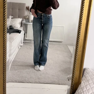 Jeans - Säljer nu dessa jättesnygga jeans från Zara då jag ej använder dem längre, använda men fortfrande fint skick.
