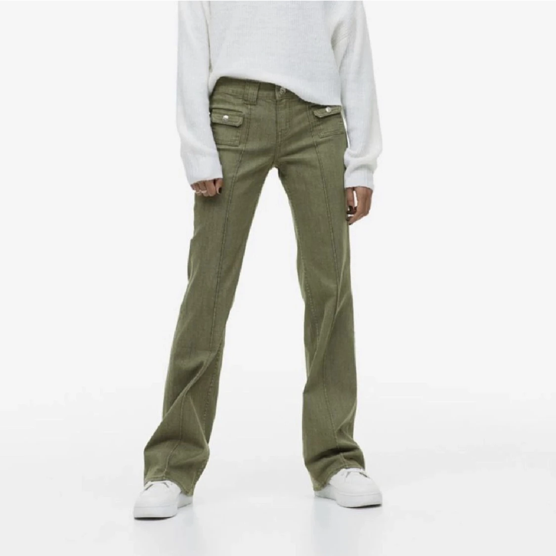 Utsvängd cargobyxa - 90