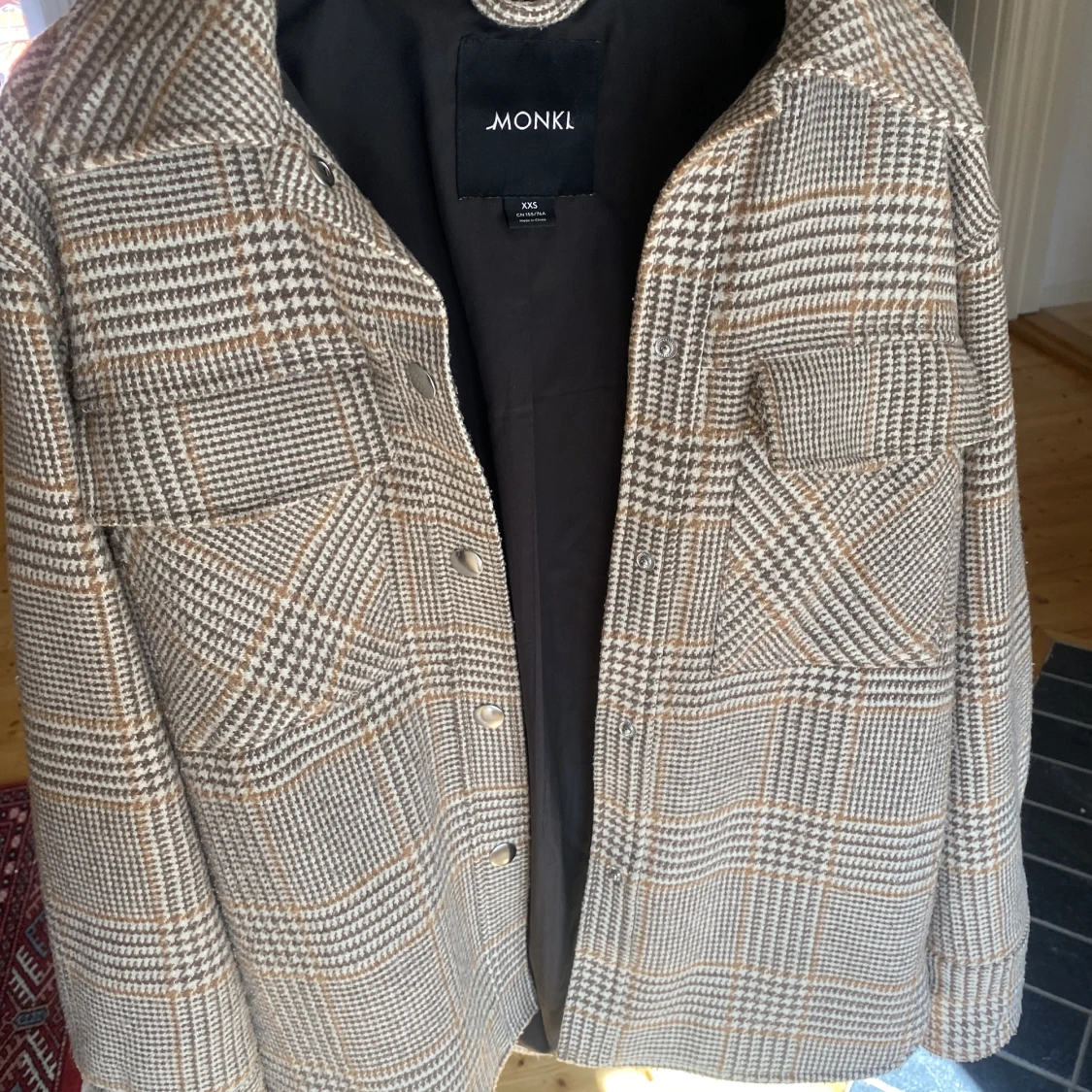 Beigemönstrad kappa - 90