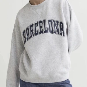 H&M tjocktröja - Säljer min fina tjock tröja från hm då den blivit för liten pris kan diskuteras hör av dig vid frågor❤️❤️