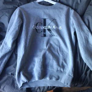 Calvin Klein sweatshirt - Storlek S bra väldigt bra skick 