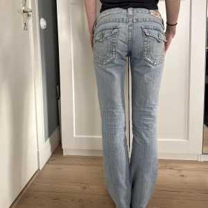 True religion jeans - As snygga true religion bootcut jeans. Jättebra skick. Strl: 27