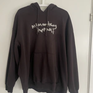 Hoodie - Superfin hoodie som knappt är använd❤️är i storlek S men är väldigt oversized