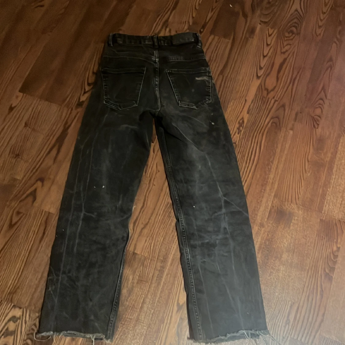 Svarta jeans till salu - 90