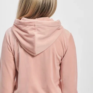 Juicy tröja  - Hej, säljer denna juicy tröja , då jag inte sndvänder den. Typ inga defekter 💓