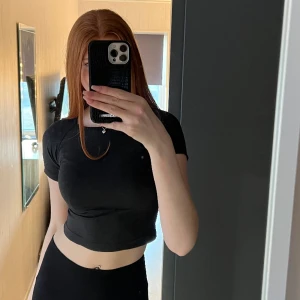 Tränings top - Super söt och bekväm croppad tränings top, köp en av färgerna för 50 eller alla 3st för 100kr