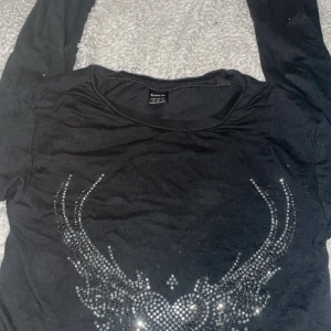 Wings of pearls 🪽  - CROP TOP!! Köpt 2022 vinter, använd två gånger. Kom privat för fler bilder🎀 Priset kan diskuteras!🎀