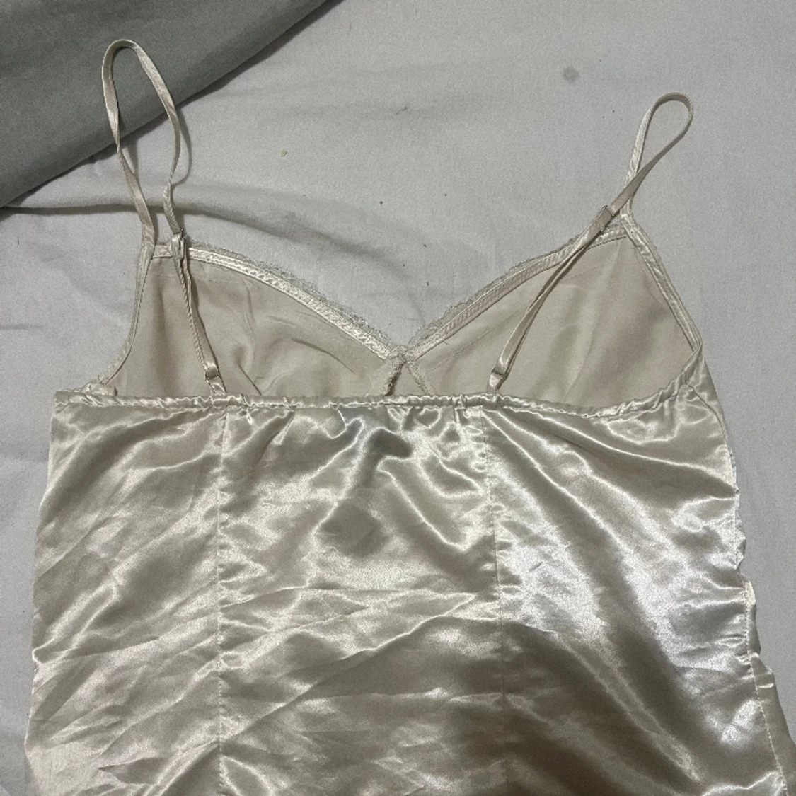 Vitt satin spets linne med dragkedja  - 90