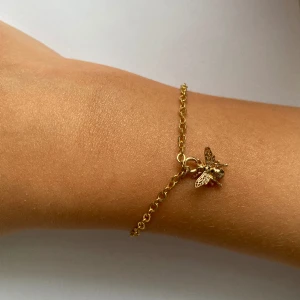 Armband - Detta armband är handgjord. 20 % av pengarna går till Cancerfonden. När du köpt kommer du få bildbevis på att vi skänkt pengarna till Cancerfonden. Hör av dig vid funderingar.