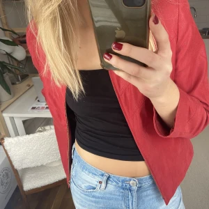 Röd skinnjacka - Så snygg röd jacka!!! Storlek 38❤️❤️