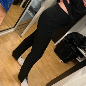 Kostymbyxor  - kostymbyxor från Nakd med slits.  Storlek 36. Nästintill oanvända.