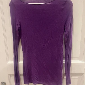 intimissimi tröja  - säljer min fina lila intimissimi tröja för att den inte kommer till användning längre 💜
