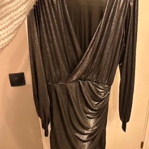 Klänning  - Sitter tajt , perfekt för nyår 