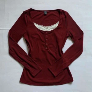 Tröja  - Säljer denna supersnygg tröjan i st xs, jätte bra skick 