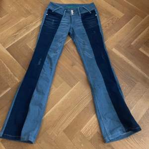 Coola bootcut jeans med två färger