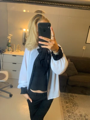 Blus  - Blus från Gina tricot 