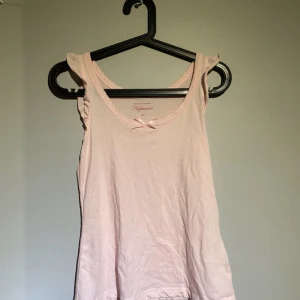 Rosa linne  - Gulligt linne. Säljer då ej används 