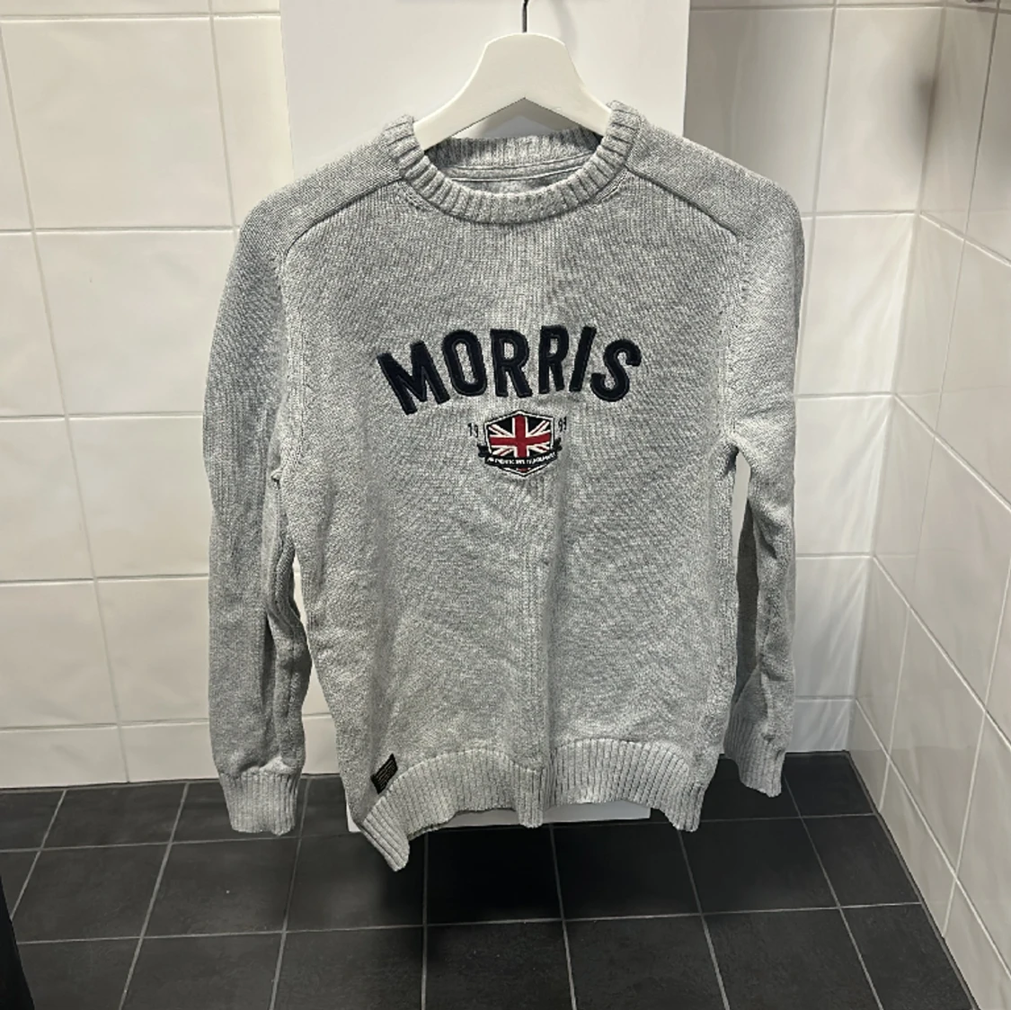 Morris sweet shirt