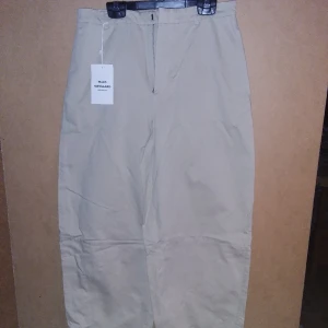 Nya Mads Nørgaard baggy chinos - Helt nya, unisex byxor imo, under halva priset, storlek 36