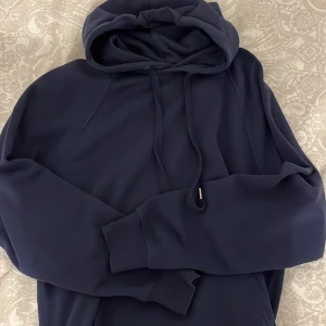 Hoddie - Mörkblå skön hoddie oversized