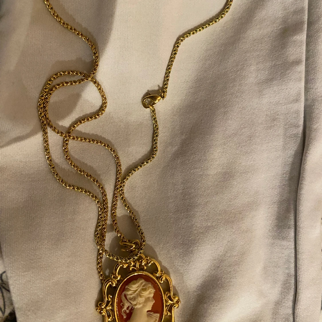 Guld färgat halsband - 90