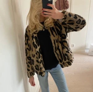 Pälsjacka - Såå fin pälsjacka från lindex❤️ använd två gånger så den är i bra skick🥰