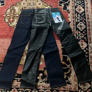 Säljer nu mina eytys jeans och skitballa vaxade eytys byxor. Båda byxorna är i nyskick och endast använda enstaka gånger. Säljer pga försmå.   Storlekarna 26/34 och 27/34   Styck pris 900kr (Nypris runt 2600 per byxa) 