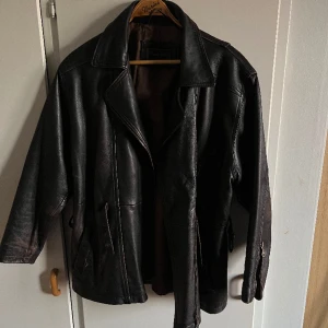 Läderjacka  - Vintage brun äkta läderjacka! 