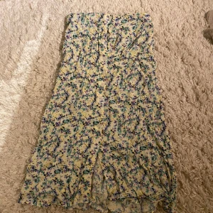 Söt långkjol - Söt blommig långkjol.🤍 skriv för fler bilder🫶🏻