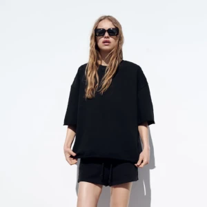 Kortärmad sweatshirt - Kortärmad sweatshirt ifrån zara - aldrig använd💞