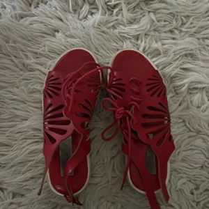 Stellamccartny sandaler - Hej säljer dessa supersöta och snygga sandaler från stellamccartny i strl 32