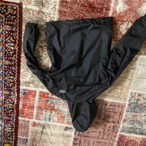 The North face jacka  - Den är helt ny,jag vill sälja den för att den jag beställde fel storlek,den är L men passa mer M.