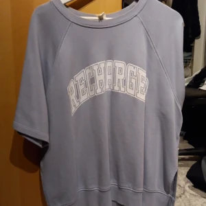 Swetshirt  - En trekvarts swetshirt. Jätte fin färg o jätte skön. 💜