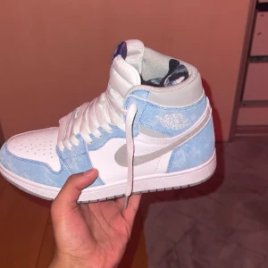 Jordan 1 jeans (Vaulted) - 42,5 storleken riktigt fina använda en gång va inte för mig