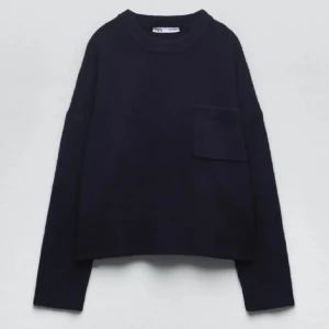 Zara stickad - Stickad tröja ifrån zara, jätte fint skick knappt använd ❤️tror inte den finns att köpa längre  