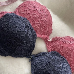 Bh 70a - Två jättesöta bhar i storlek 70A knappt använt, köpt från Cubus. Säljer dom för 150kr styck 