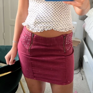 Kjol! - Cool kjol med nitar!! 