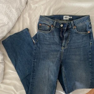 Lager 157 jeans - Säljer dessa flare jeans från lager157 då jag inte använder dom, storlek S. 95kr+frakt (pris kan diskuteras). Mörk blåa🌷🌷