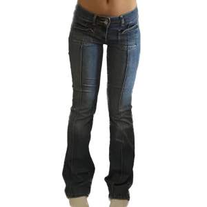 Lågmidjade jeans som är slutsålda på nellys hemsida. Nypris 699. Det var lite långa på mig så de är lite slitna längst ner vid foten. ⭐️❤️