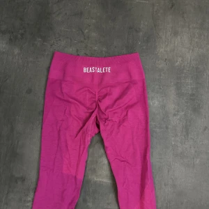 Beastalete thights - Näst intill nya beastalete thights säljer för 200 ny pris 500 må ba rensa! Storlek s 