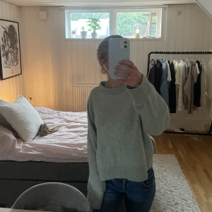 Stickad tröja - En superfin ljusgrön stickad tröja från BikBok i storlek S! Använd fåtal gånger. Frakt tillkommer!