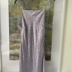 Jätte fin satin klänning från Zara