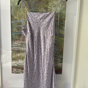 Lila zara klänning  - Jätte fin satin klänning från Zara