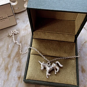 Maria Nilsdotter likande halsband😻 - Unicorn halsband som är väldigt lika Maria Nilsdotter halsbandet som man ser på sista bilden🦄🔥❤️‍🔥