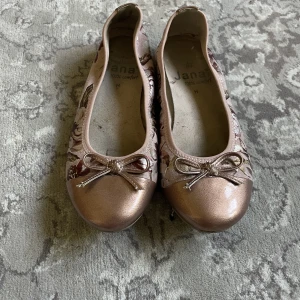 Ballerinaskor  - Supergulliga ballerina skor i storlek 38. 