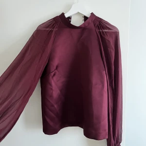 Blus Day Birger et Mikkelsen - Fin blus endast använd några få gånger. Ärmarna är i äkta siden. 